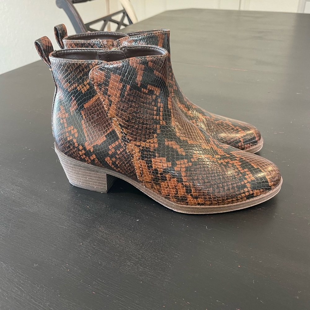 Soul by Naturalizer Zaylee Block Heel Brown Snake Print Ankle Boots Size 8.5
